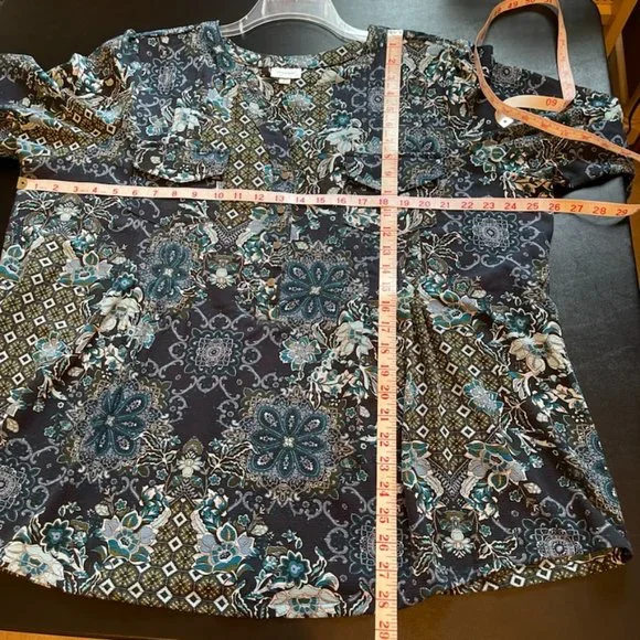 SOLD IN AUCTION ~ AVENUE Abstract Floral Navy Blue Button Henley 18/20 - Picture 11 of 11